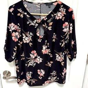 AUW Black Crisscross Accent Blouse with Coral Accents, Short Sleeve, Size XL